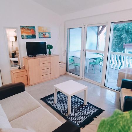 Beach Apartment With Beach Chairs N.1 Utjeha Zimmer foto